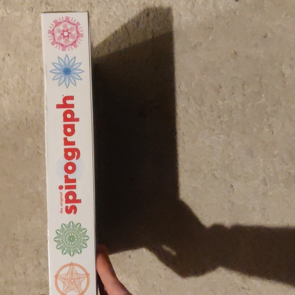 New! Spirograph. The classic way to create countless amazing designs - Picture 2 of 8